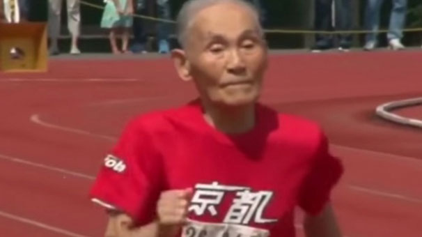  Hidekichi Miyazaki imitates the pose of the Olympic champion Usain Bolt after competing in the Kyoto Masters competition in Kyoto. Miyazaki’s time of 42.22 seconds earned him a place in Guinness World Records 